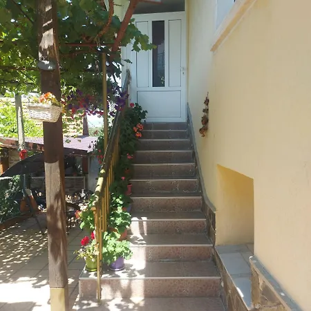 Viktoria House